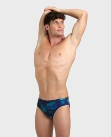 MENS ARENA HERO CAMO SWIM BRIEF/GREEN